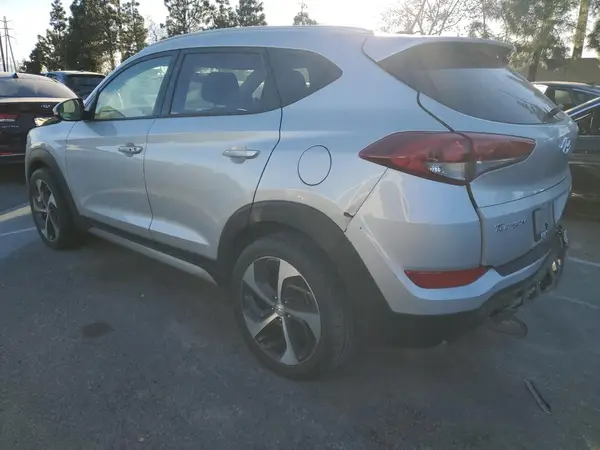 KM8J33A20HU313613 2017 HYUNDAI TUCSON - Image 2