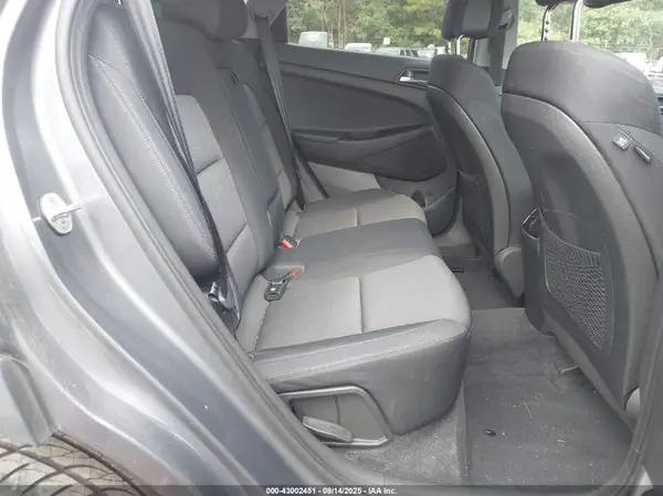 KM8J33A20HU357014 2017 HYUNDAI TUCSON - Image 8
