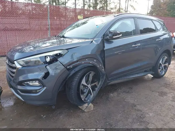 KM8J33A20HU368899 2017 HYUNDAI TUCSON - Image 2