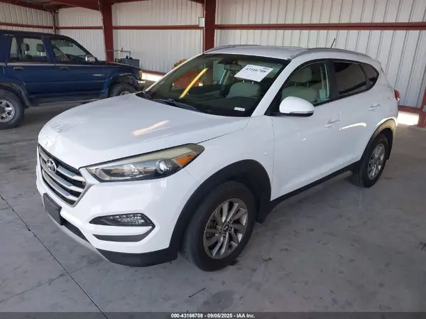 KM8J33A20HU390563 2017 HYUNDAI TUCSON - Image 2