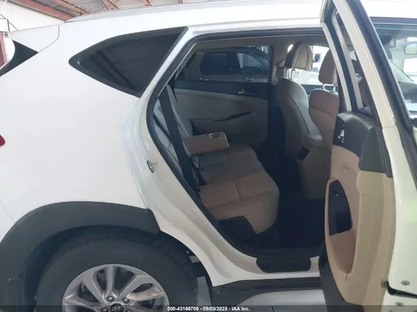 KM8J33A20HU390563 2017 HYUNDAI TUCSON - Image 8