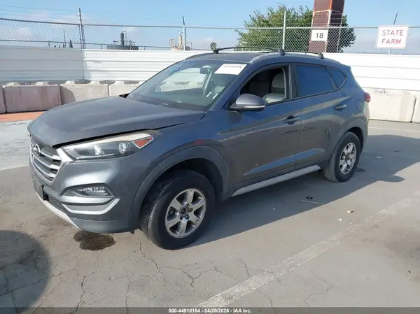 KM8J33A20HU428857 2017 HYUNDAI TUCSON - Image 2