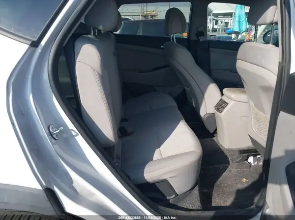 KM8J33A20HU430981 2017 HYUNDAI TUCSON - Image 8