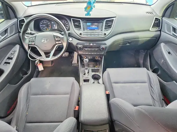 KM8J33A20HU448882 2017 HYUNDAI TUCSON - Image 8