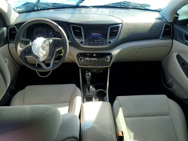 KM8J33A20HU476939 2017 HYUNDAI TUCSON - Image 8