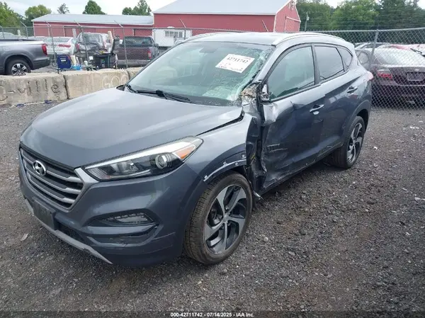 KM8J33A20HU526223 2017 HYUNDAI TUCSON - Image 2