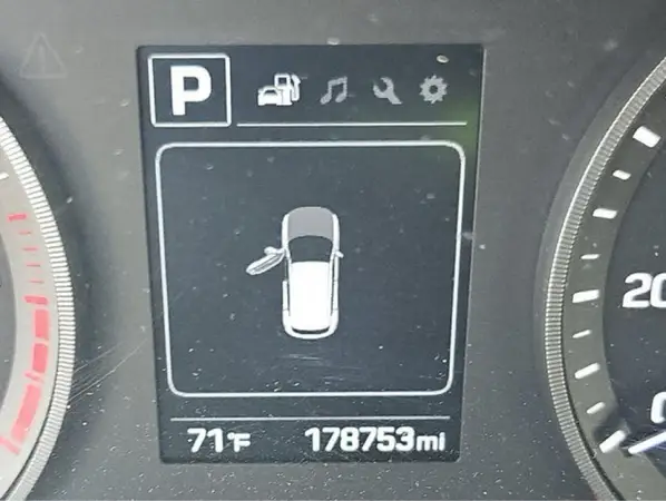 KM8J33A20HU527615 2017 HYUNDAI TUCSON - Image 8