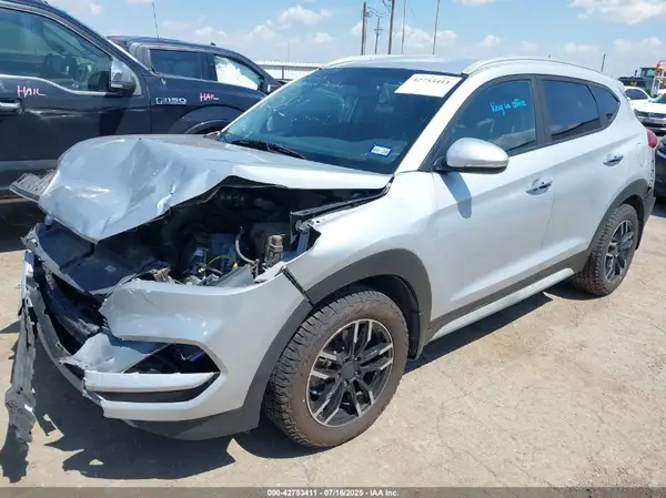 KM8J33A20HU534581 2017 HYUNDAI TUCSON - Image 2