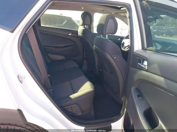 KM8J33A20HU553650 2017 HYUNDAI TUCSON - Image 8