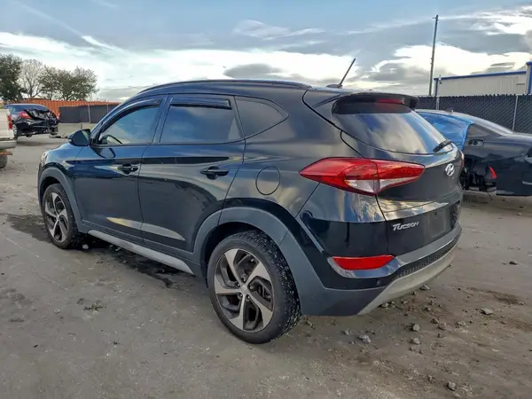 KM8J33A20HU559495 2017 HYUNDAI TUCSON - Image 2