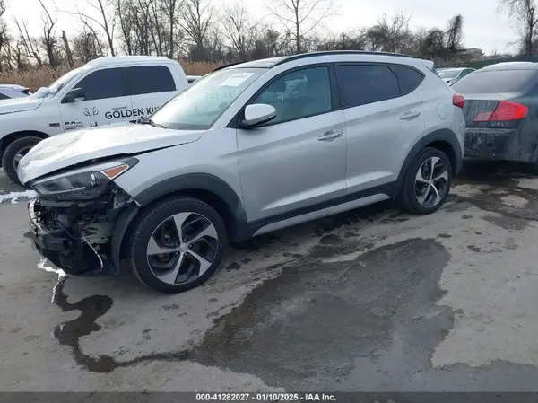 KM8J33A20HU560338 2017 HYUNDAI TUCSON - Image 2