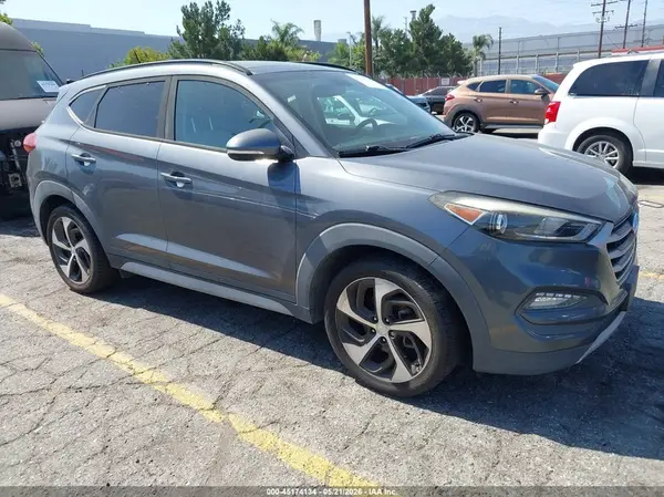 KM8J33A20HU562008 2017 HYUNDAI TUCSON - Image 1