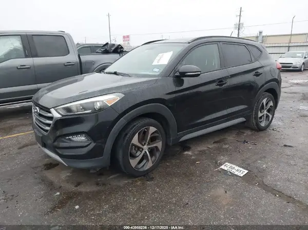 KM8J33A20HU566446 2017 HYUNDAI TUCSON - Image 2
