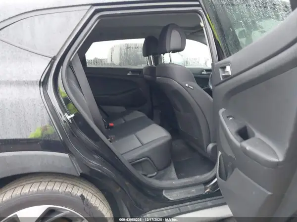 KM8J33A20HU566446 2017 HYUNDAI TUCSON - Image 8