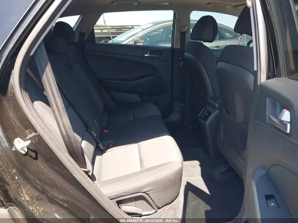 KM8J33A20HU568147 2017 HYUNDAI TUCSON - Image 8