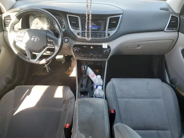 KM8J33A20HU573865 2017 HYUNDAI TUCSON - Image 8