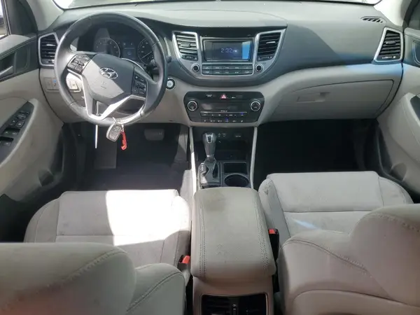 KM8J33A20HU581982 2017 HYUNDAI TUCSON - Image 8