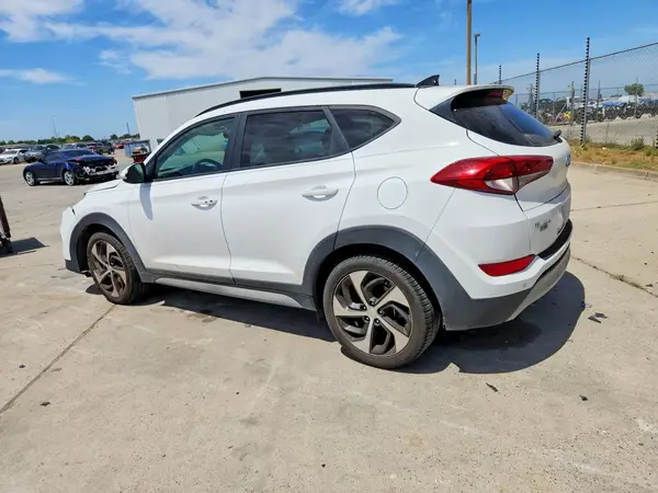 KM8J33A20JU684888 2018 HYUNDAI TUCSON - Image 2