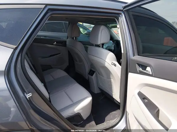 KM8J33A20JU817973 2018 HYUNDAI TUCSON - Image 8