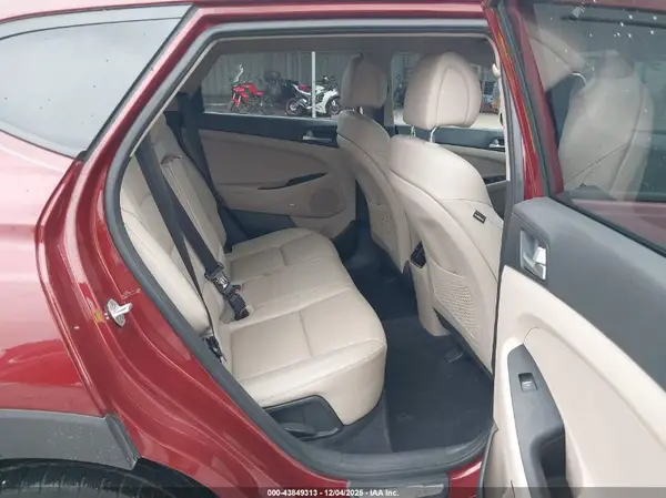 KM8J33A20JU818752 2018 HYUNDAI TUCSON - Image 8