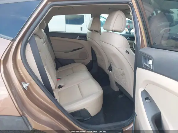KM8J33A21GU026795 2016 HYUNDAI TUCSON - Image 8