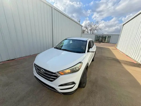 KM8J33A21GU037456 2016 HYUNDAI TUCSON - Image 2