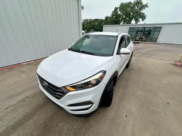 KM8J33A21GU108106 2016 HYUNDAI TUCSON - Image 2