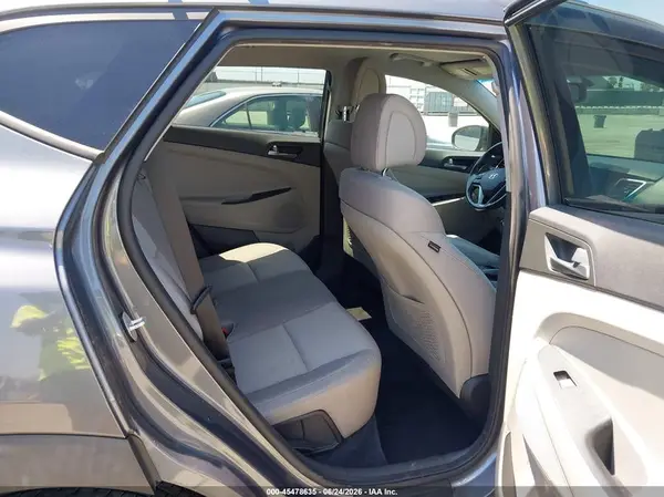 KM8J33A21GU125813 2016 HYUNDAI TUCSON - Image 8