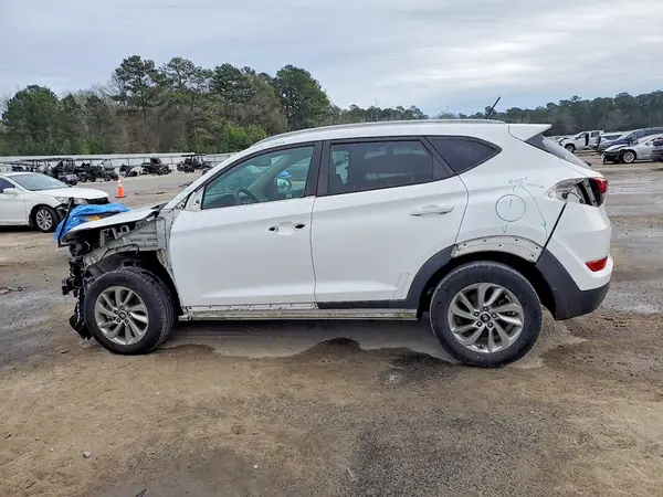 KM8J33A21GU205077 2016 HYUNDAI TUCSON - Image 2