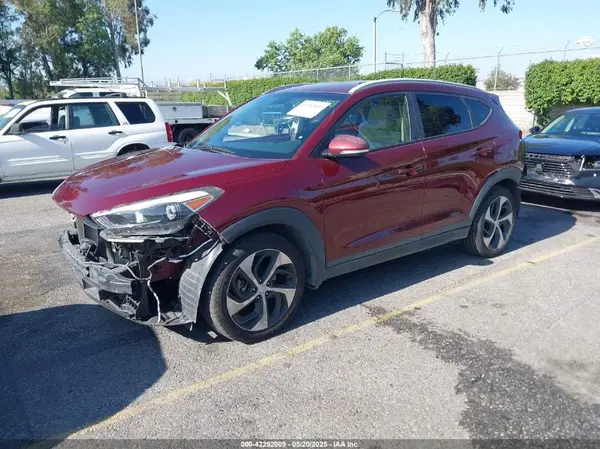 KM8J33A21GU225359 2016 HYUNDAI TUCSON - Image 2