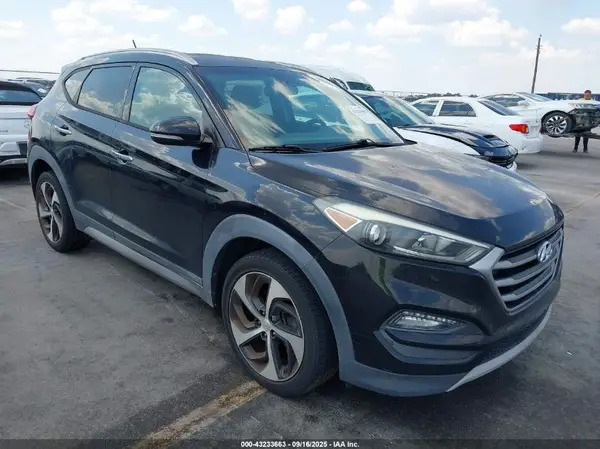 KM8J33A21HU275678 2017 HYUNDAI TUCSON - Image 1