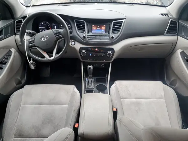 KM8J33A21HU297664 2017 HYUNDAI TUCSON - Image 8