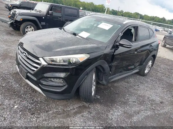 KM8J33A21HU301471 2017 HYUNDAI TUCSON - Image 2