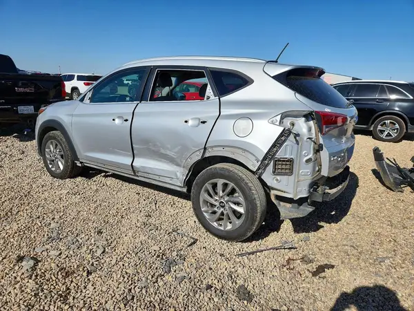 KM8J33A21HU302491 2017 HYUNDAI TUCSON - Image 2