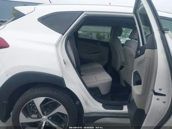 KM8J33A21HU323437 2017 HYUNDAI TUCSON - Image 8