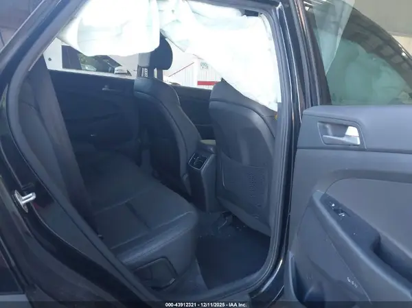 KM8J33A21HU328427 2017 HYUNDAI TUCSON - Image 8