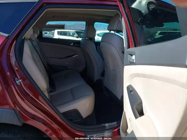 KM8J33A21HU329285 2017 HYUNDAI TUCSON - Image 8