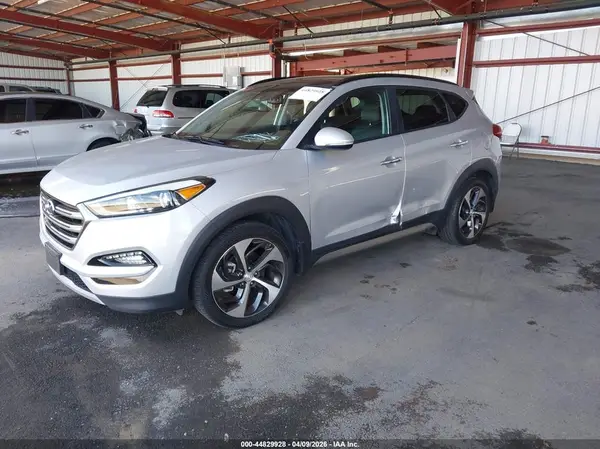 KM8J33A21HU357720 2017 HYUNDAI TUCSON - Image 2