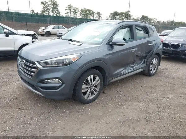 KM8J33A21HU359113 2017 HYUNDAI TUCSON - Image 2