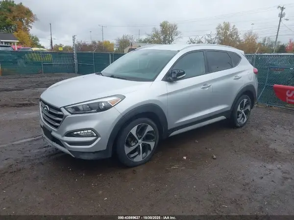 KM8J33A21HU363193 2017 HYUNDAI TUCSON - Image 2