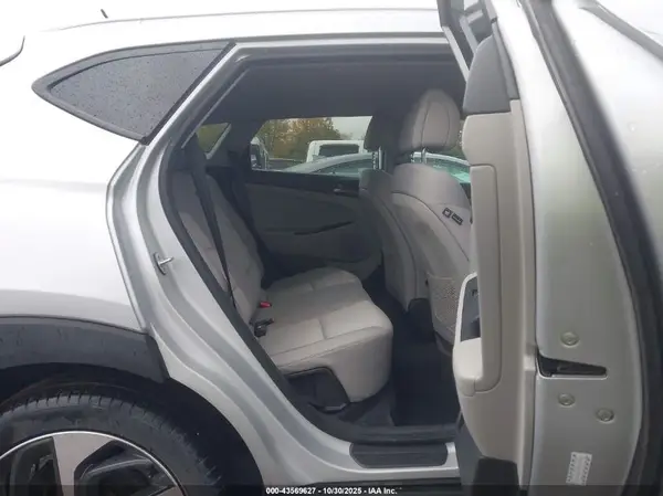 KM8J33A21HU363193 2017 HYUNDAI TUCSON - Image 8