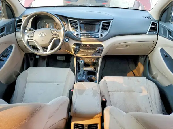 KM8J33A21HU366921 2017 HYUNDAI TUCSON - Image 8