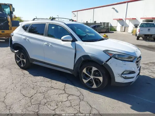 KM8J33A21HU371519 2017 HYUNDAI TUCSON - Image 1