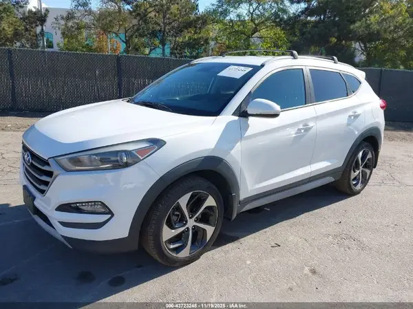 KM8J33A21HU371519 2017 HYUNDAI TUCSON - Image 2