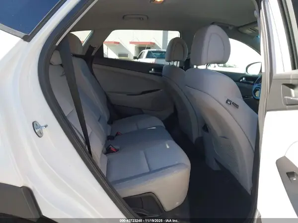 KM8J33A21HU371519 2017 HYUNDAI TUCSON - Image 8