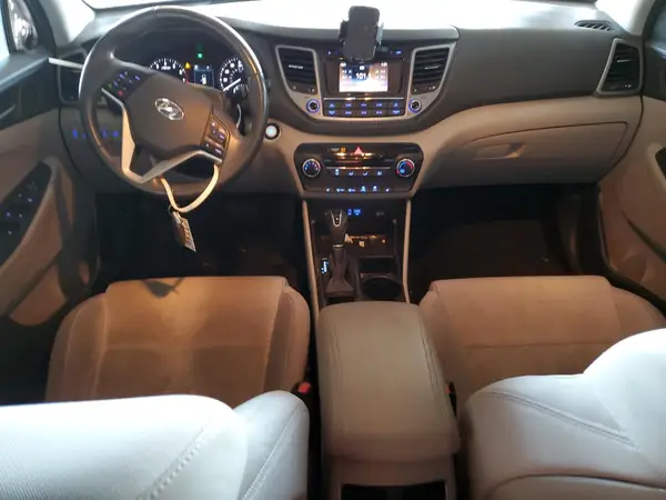 KM8J33A21HU385405 2017 HYUNDAI TUCSON - Image 8