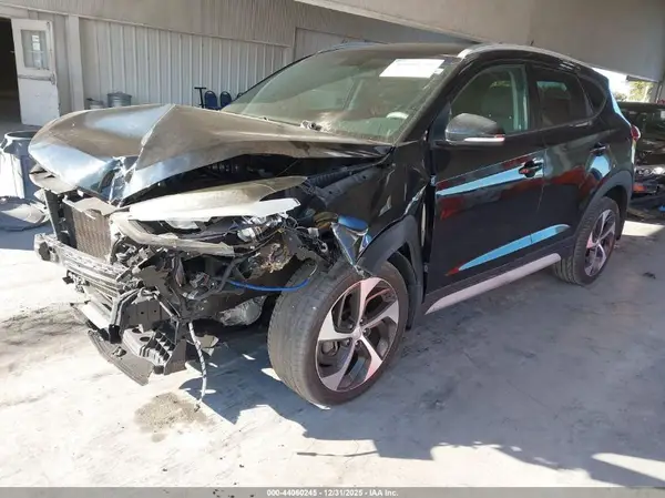 KM8J33A21HU385422 2017 HYUNDAI TUCSON - Image 2