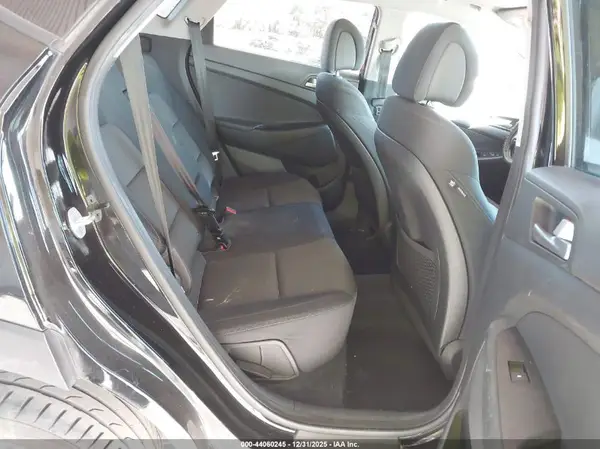 KM8J33A21HU385422 2017 HYUNDAI TUCSON - Image 8