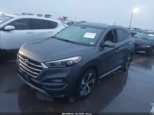 KM8J33A21HU417723 2017 HYUNDAI TUCSON - Image 2