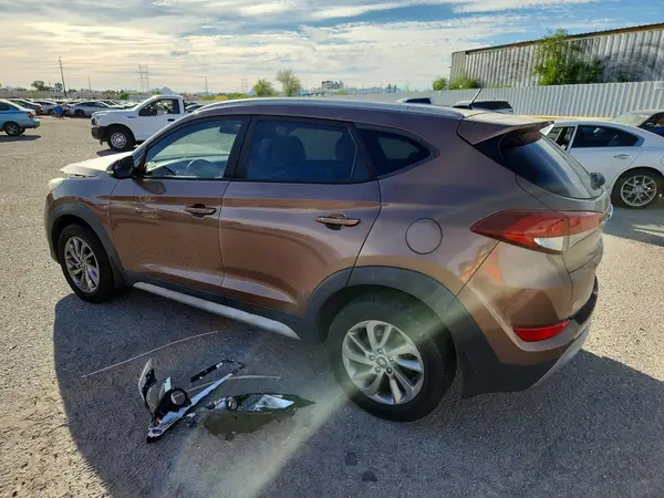 KM8J33A21HU419682 2017 HYUNDAI TUCSON - Image 2